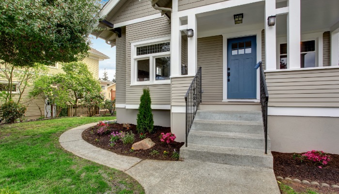 house exterior with entrance porch